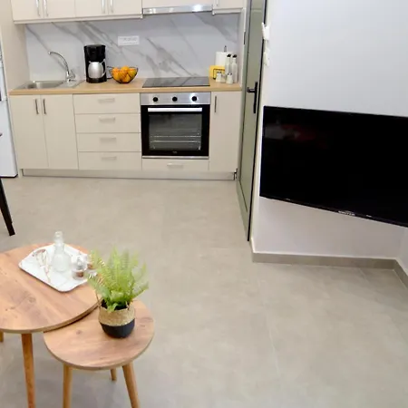 Manolis Cozy Apartment *
